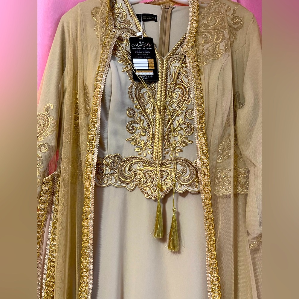Arabic dress,